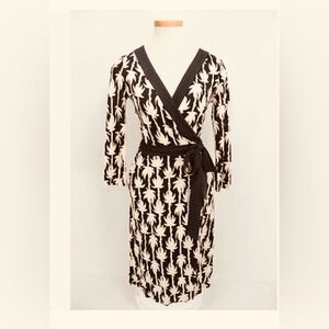 Diane Von Furstenberg Black and Off White Chic Silk Wrap Dress